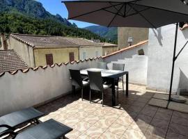 Hotel Photo: Townhouse in Southern France with a wonderful view