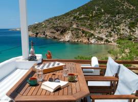 Hotel fotografie: Ammos 1 - Seafront house in Glyfo beach, Sifnos