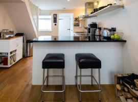 מלון צילום: Super central cosy & cute North Laine cottage