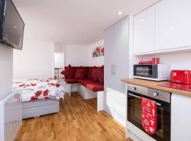 Hotel kuvat: Brand new studio apartment with parking