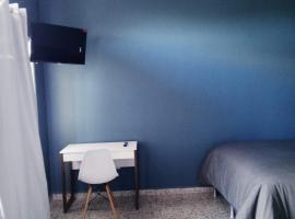 ホテル写真: Amplia habitación con balcón