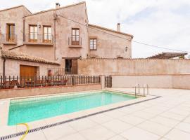 Foto di Hotel: 17th century farmhouse in Bages near Montserrat