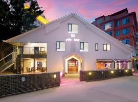 Yolo Vacation Homestay, hotel in Sanya