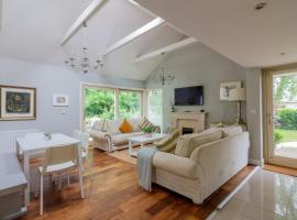 Фотография гостиницы: GuestReady - Opulence Malahide Seaside Cottage