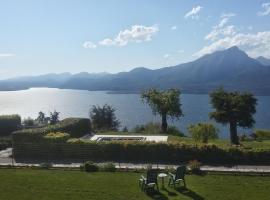 A picture of the hotel: Ferienwohnung für 4 Personen ca 40 m in Torri del Benaco, Gardasee Ostufer Gardasee