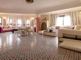 Hotel Photo: Typical large central appt in Gueliz with nice view