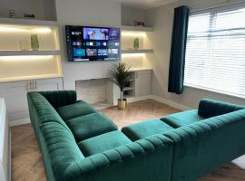 Hotel Foto: Impeccable 3-Bed House in Walsall
