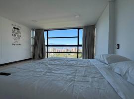होटल की एक तस्वीर: 1102, Best View Beautiful Apartment El Poblado