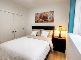 A picture of the hotel: Gorgeous 2 Bedrooms Suite Private entrane with patio-Free Parking