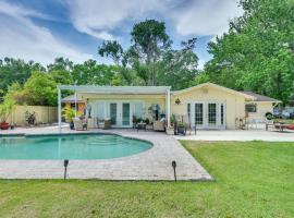 מלון צילום: Single-Story Home with Pool and Yard about 14 Mi to Tampa!