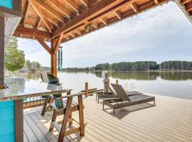 Хотел снимка: Waterfront Lake Gaston Home with Private Dock!