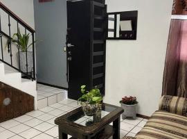 Hotel Photo: Caza en zona residencial