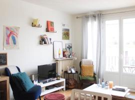 Hotel Photo: Cozy bright cocoon with view of the Eiffel Tower