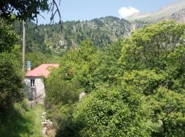 Hotel Foto: Rustic and Remote Stone Cottage