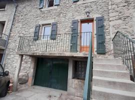 Foto do Hotel: Maison familiale de village à Angoustrine