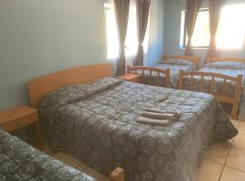 Hotel Photo: HOSTAL QUILPUE