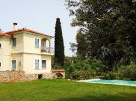 Hotel fotografie: Cottage with private boat & pool