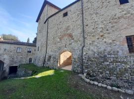 होटल की एक तस्वीर: Castello Montefiridolfi