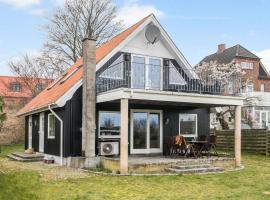 Hotel foto: Cozy Home In Faxe Ladeplads With House Sea View