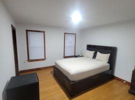 Foto do Hotel: Entire house - 4 Bedroom-Enfield