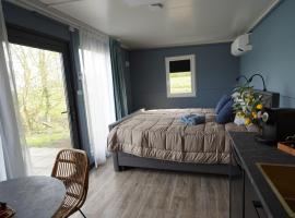 B&B Tiny House Bij Zee, hotel in Stellendam