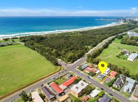 A picture of the hotel: Fairy Meadow Beach House