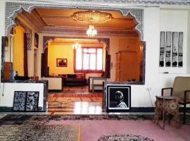 Gambaran Hotel: Un appartement spacieux lumineux et artistique au centre ville