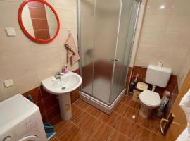 Hotel Foto: Апартман лоциран 3 минути од езеро. Комплетно опремемен - 50€ од вечер. Apartment located 3 minutes from the lake. Fully equipped - 50€ per night.