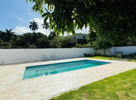 Foto do Hotel: Private 4 Bedroom Pool House
