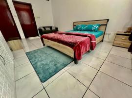 Hotel foto: Luxury Awaits: Master Bedroom for Rent! Indulge in comfort and style.