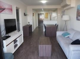 รูปภาพของโรงแรม: Lovely 2 Bedroom Serviced Apartment & Free Parking