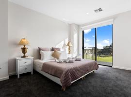 Hotel Photo: Woodforde 3BR house with an amazing view