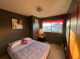 Hotel kuvat: Private Cozy Queen Room in North Delta