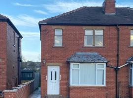 Hotel Photo: Cosy Semi-detached House To Stay In West Yorkshire