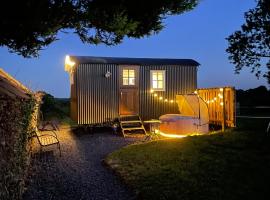 Sheelin Huts Blue, Hot-tub available From 1st April until 1st November, hotel en Cavan