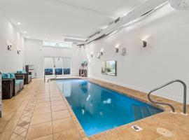 ホテル写真: 5 bdrm - Indoor Pool - Elevator