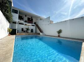 Hotel Photo: Beachfront w/ pool & rancho - Casa Coral