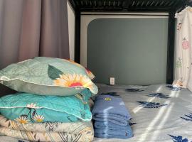 Start House CAPSULE 5 min walk to the Airport, hotel in Ho Chi Minh City