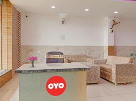 A picture of the hotel: OYO Flagship Hotel Manu Grand