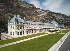 Canfranc Estación, a Royal Hideaway Hotel - Gran Lujo, hotel em Canfranc