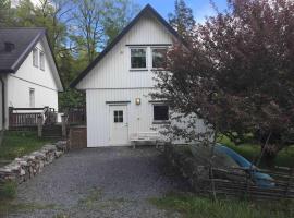 A picture of the hotel: Eget hus i Tyresö Trollbäcken, kanoter ingår.