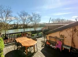 Hotel fotografie: Family Home, Terrace & View on the Garonne River