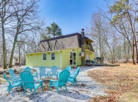 Hotel foto: Bushkill Villa with Game Room, Sauna and Pool Access!