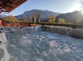 Transhumance & cie, Auberge, Appartements & SPA, hotel in Bedous