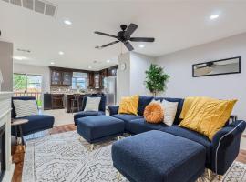 Hotel Foto: 4 BR + Haven Hideaway + Austin Colony + Game Room