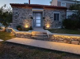 Hotel foto: Cozy stone cottage in Myli