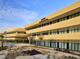 होटल की एक तस्वीर: Riyadh Diplomatic Quarter - Marriott Executive Apartments