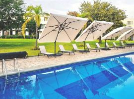 A pie de Alberca, Parking, Llegada Autonoma, Duermen 12, Pet FRIENDLY, hotel in Xochitepec