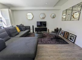 Фотографія готелю: Modern Retreat in District Six