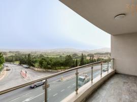 Hotel fotoğraf: Beautiful 3BR Apt with Private Terrace & Views by 360 Estates